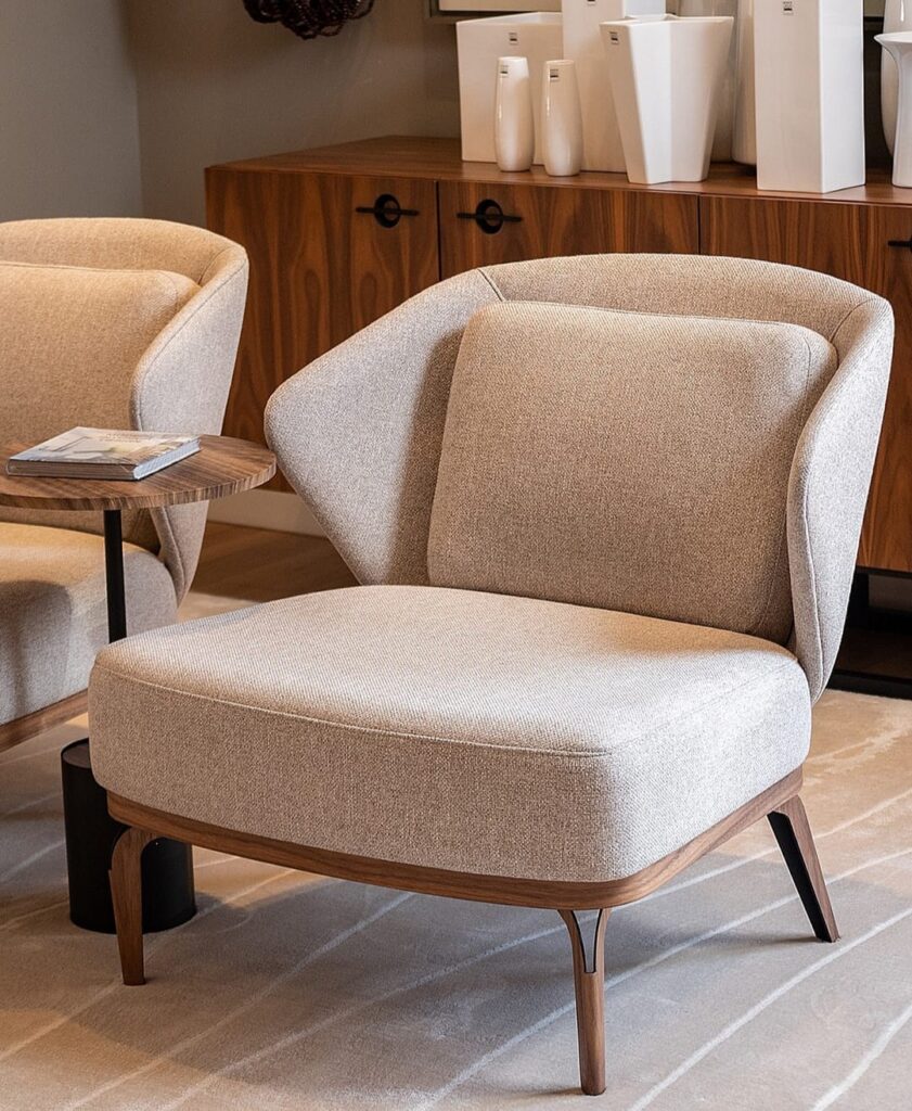 Sofá restaurado com tecido lavável e elegante da TGB Interiores - Tecido Liho mesclado