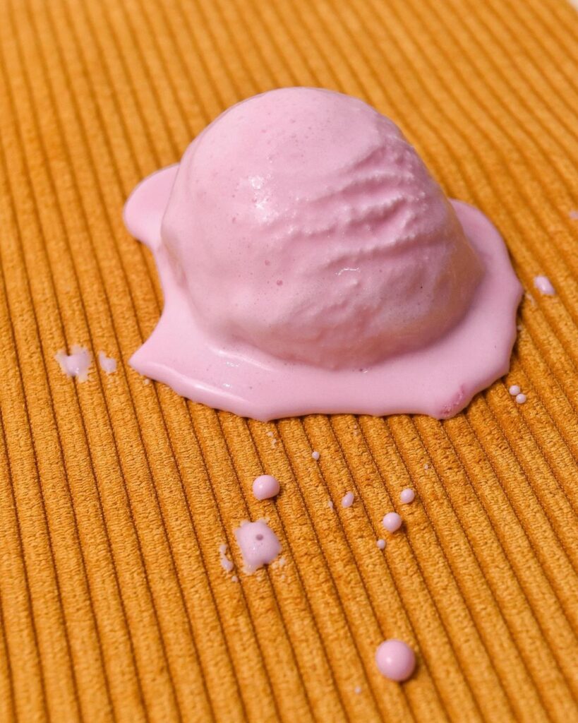 Veludo Colete Amarelo Tecido impermeável EasyClean com sorvete derramado